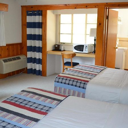Buzzs Lakeside Inn Вайтголл Екстер'єр фото