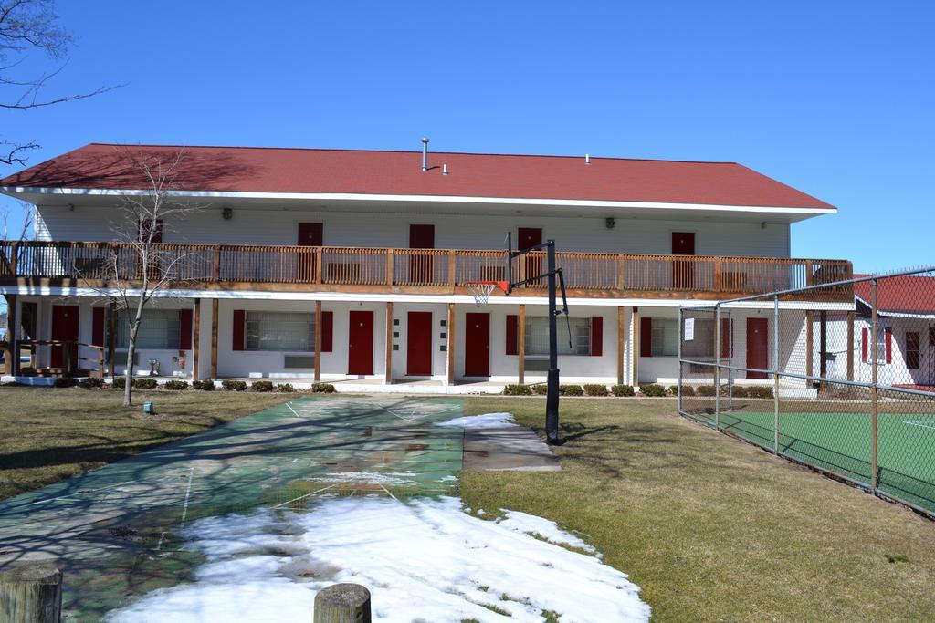 Buzzs Lakeside Inn Вайтголл Номер фото