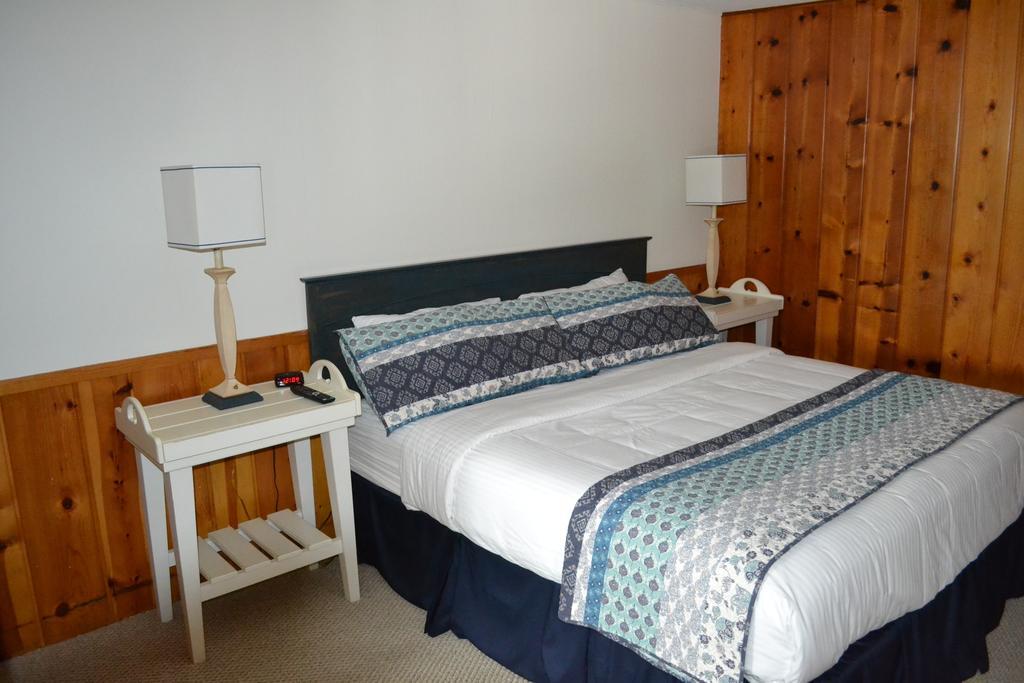 Buzzs Lakeside Inn Вайтголл Номер фото